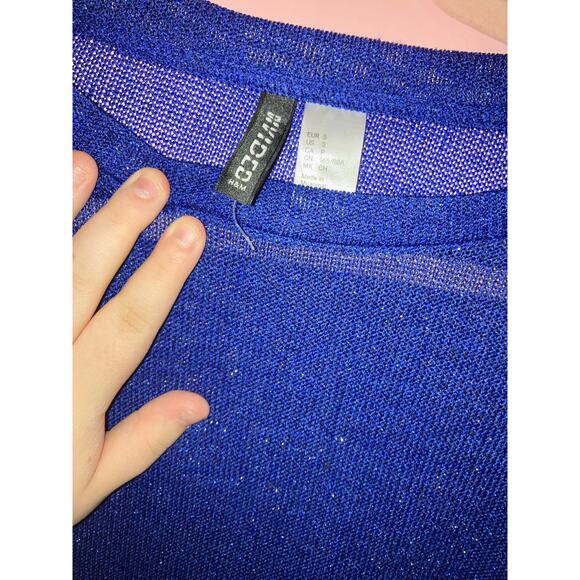 Divided by H&M sparkly blue knit lightweight cropped sweater size small - Picture 2 of 4